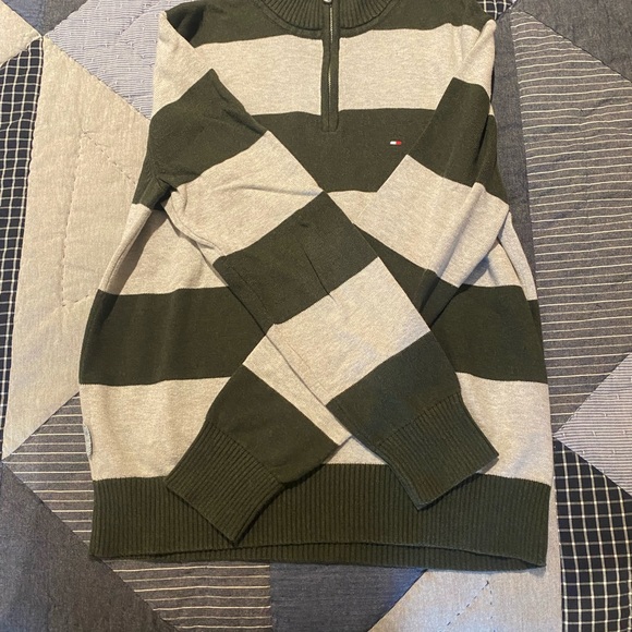 Tommy Hilfiger quarter zip - Picture 3 of 3